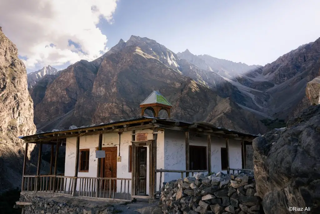 Thoqsikhar, Gorgeous Ghanche